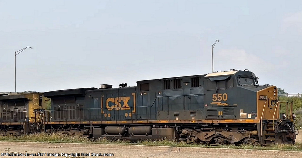 CSX 550 leads M370.